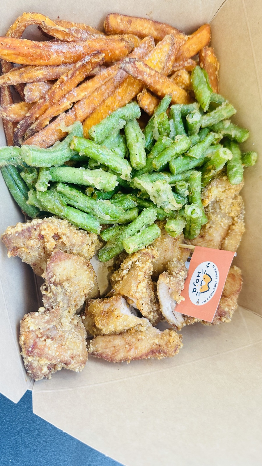 HOJA Loo Bah Png, taiwanesisches Soul Food mit Schweinefleisch, Soja-Ei und Reis